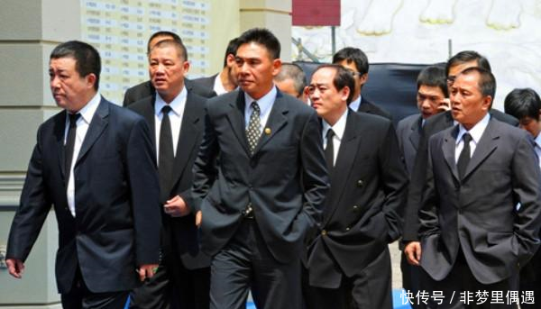 香港大圈帮在加拿大,遭越南帮挑衅后,说了4个