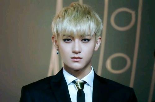 当红男明星素颜大比拼,黄子韬差别好大,第一名