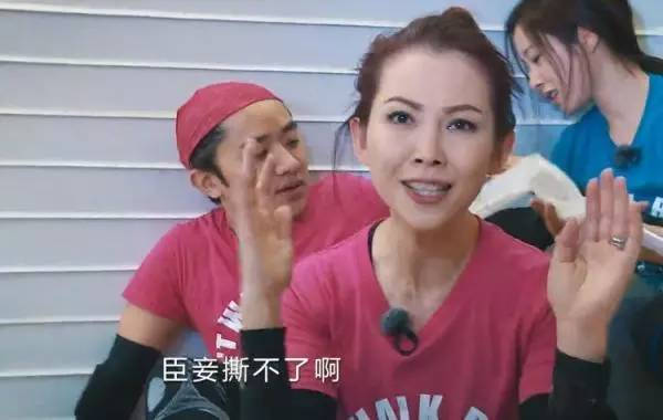 母亲欠赌债，她却分手吴奇隆嫁龙套男