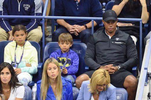 "小李子"莱昂纳多·迪卡普里奥(leonardo dicaprio)一脸认真专注.