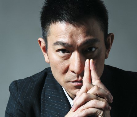 看周星驰和刘德华对待群演的态度,就知道他们