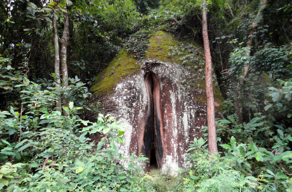 6.中国丹霞山的阴元石 在中国丹霞山还有另一个叫阴元石的迷你洞穴 … 它完全不让人留下任何想像空间。