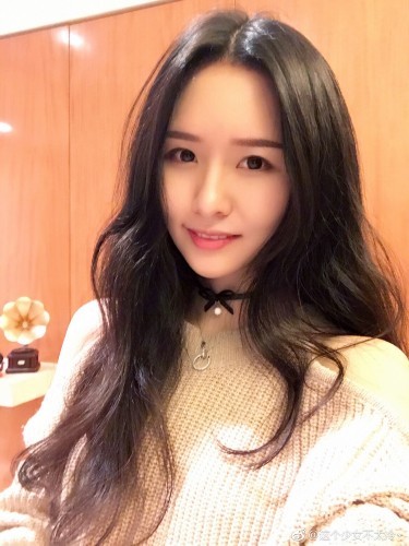 组图:前陌陌一姐阿冷晒美照 清纯可人不是大众网红脸