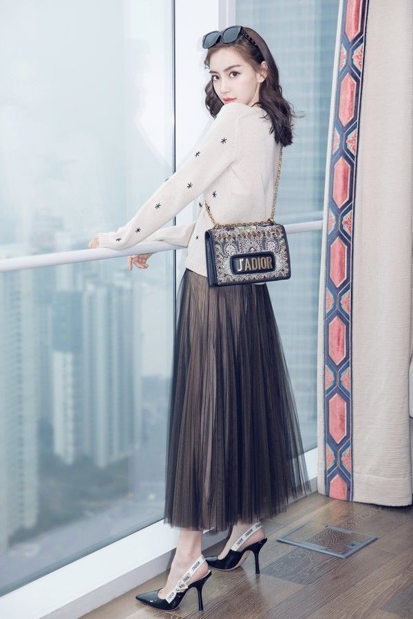 AngelaBaby身穿Dior 2018早春系列-北京时间
