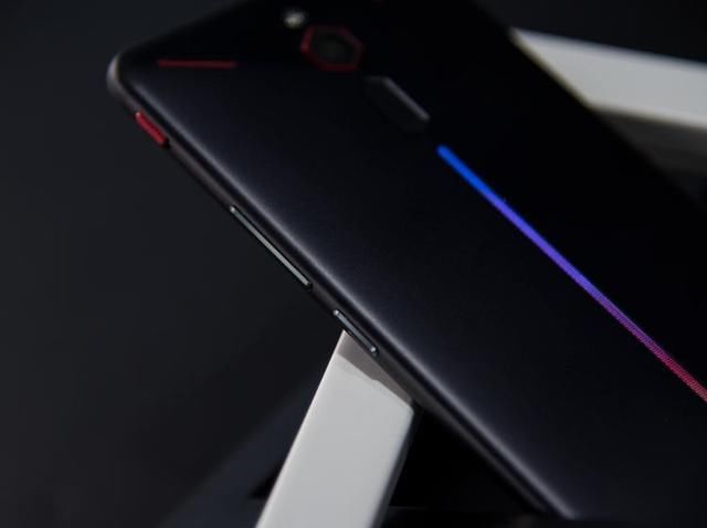 骁龙835+8G+3800mAh+空气对流+热管散热双