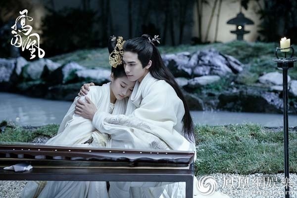 《凤囚凰》曝最新剧照 三对情侣青春养眼 《凤囚凰》曝最新剧照 三对情侣青春养眼
