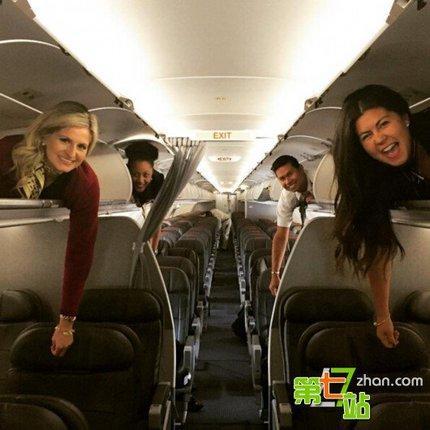 昆明航空多名空姐被飞机安全员塞进行李架，此事引发了舆论关注。把空乘塞入行李架是在西方社交媒体上十分流行的一个话题。照片的上传者们看上去玩的都很开心、很享受，其中有空姐也有空哥。