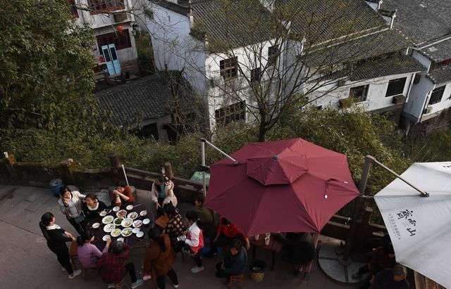 安徽有个中国道教第一村,姑娘不愿意嫁下山男