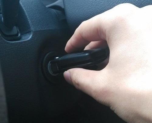 自动挡车熄火钥匙拔不出来怎么办?别着急,老司