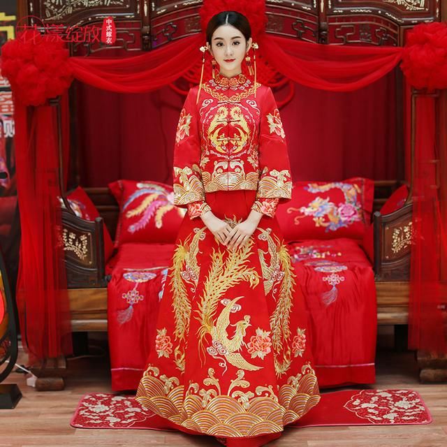 让这款别致的中式婚纱,让你在一生中最重要的