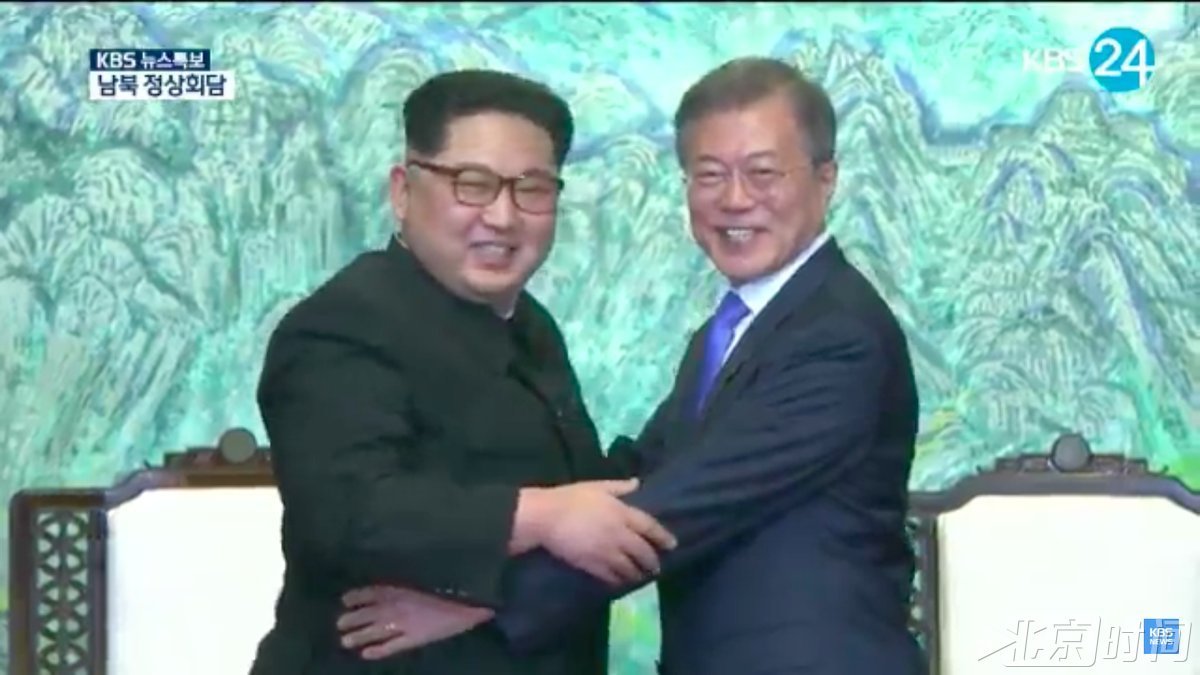 随着军事紧张局势的缓解，两国同意分阶段实施裁军。双方还同意在5月份举行高级别军事会谈。