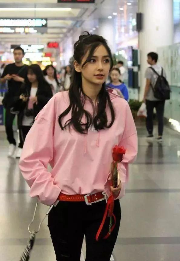 章泽天162的身高比刘诗诗165还高,同过框的这