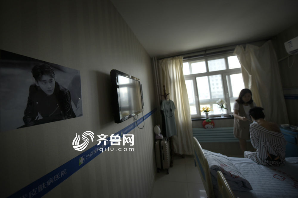 将时间拨回到一年前，正值高一的暑假，为了“多赚点钱，少向妈妈要点生活费”，16岁的刘振选择从即墨的家到青岛打工。8月24日，正准备泡面的她，在伸手去拧打火开关的那一刻，炉火被点燃了，一同被点燃的，还有一个家庭的幸福以及这个16岁少女正要绽放的人生。