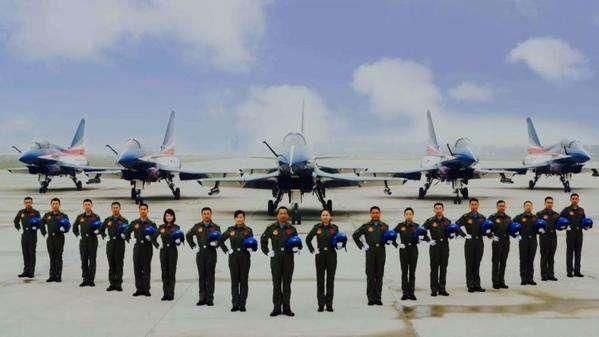 中国战斗机飞行员工资揭秘 一小时就900元