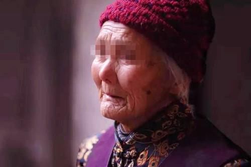 农村妈妈嫌城市奶奶不讲卫生,7岁孩子的做法,