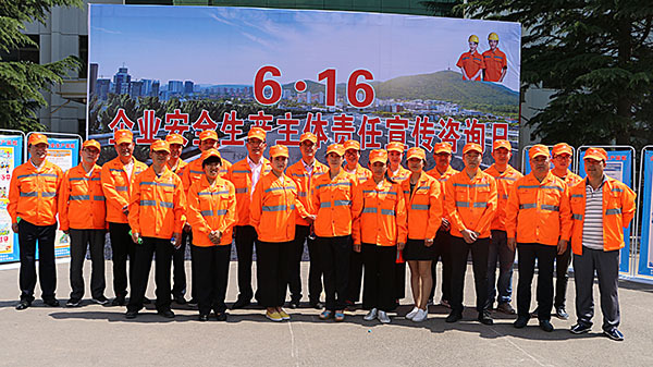 平凉公路管理局认真组织开展安全生产月宣传