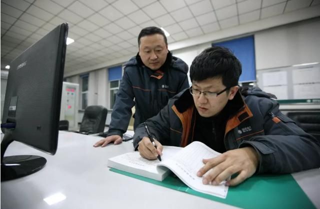 他们是行走的敬业福,致敬!