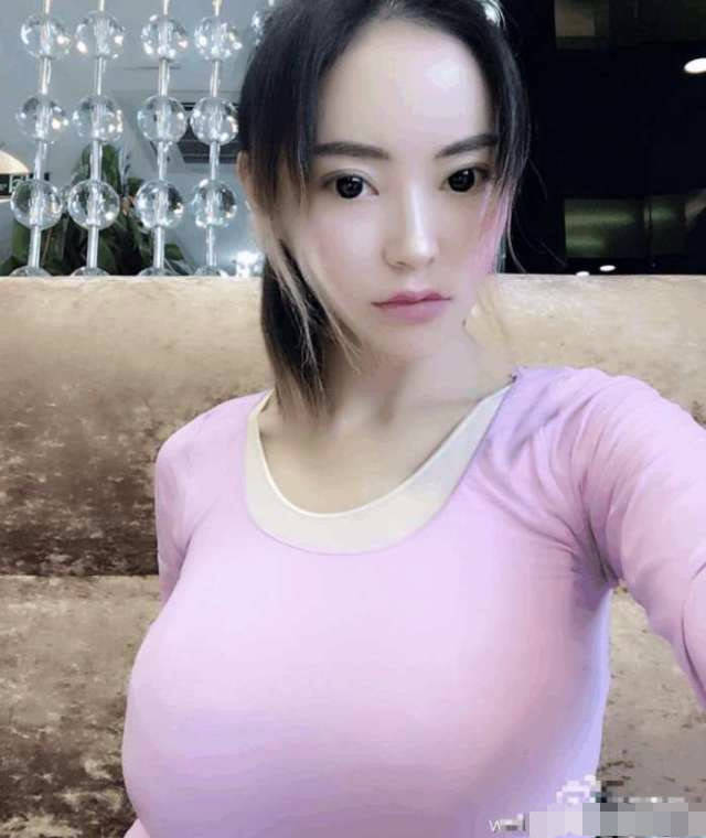 娱乐圈5大"胸有乾坤"女明星 柳岩只排第四 第一是她我服