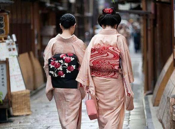 日本人怎么看中国游客穿和服到处拍照?并不引