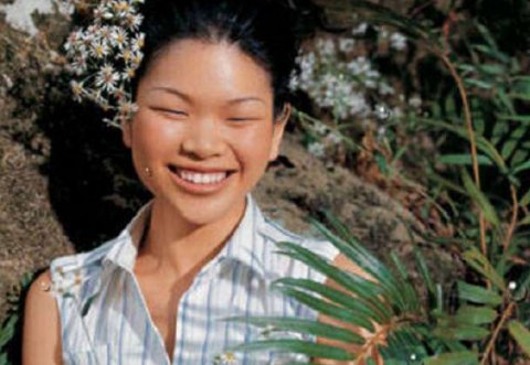 长相奇丑成世界超模,如今法国老公帅气十足,混