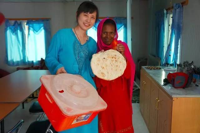 毕业后，我来到北大人民医院的妇产科，发现我们科室的屠铮医生是第一个参与无国界医生海外救援项目的中国内地医生。2012年，我进行了申请。