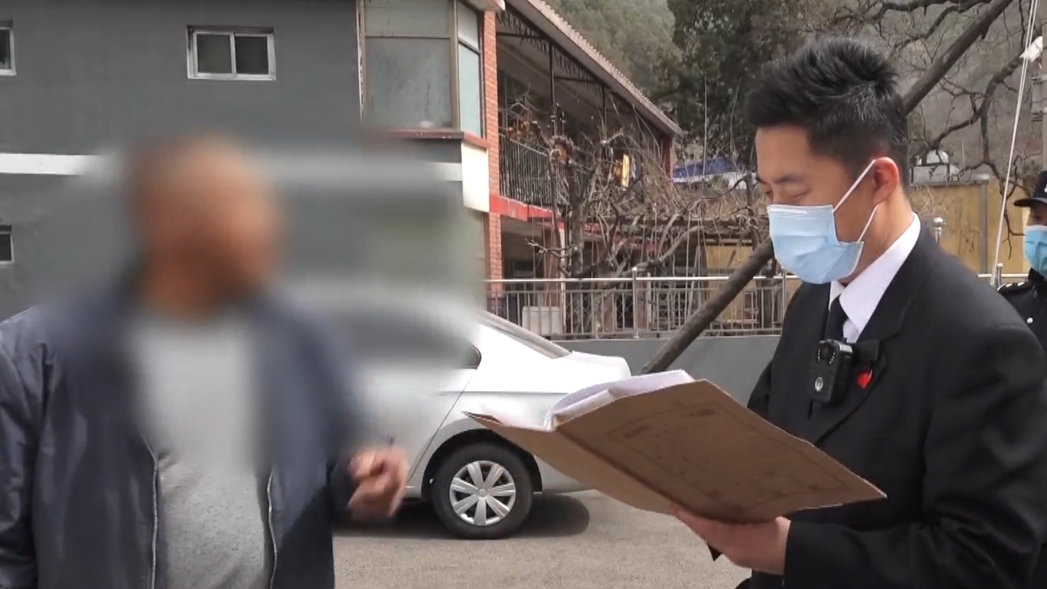 欠钱不还?法官:查封名下越野车!_北京时间