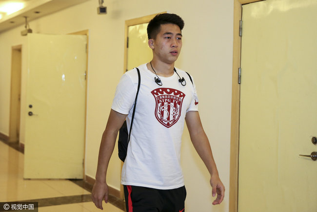 上港宣布六名本土球员离队 胡靖航租借至建业