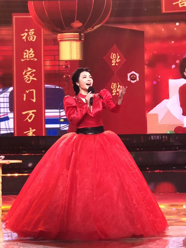 严当当携战友亮相广西卫视春晚 煽情表演催人泪下