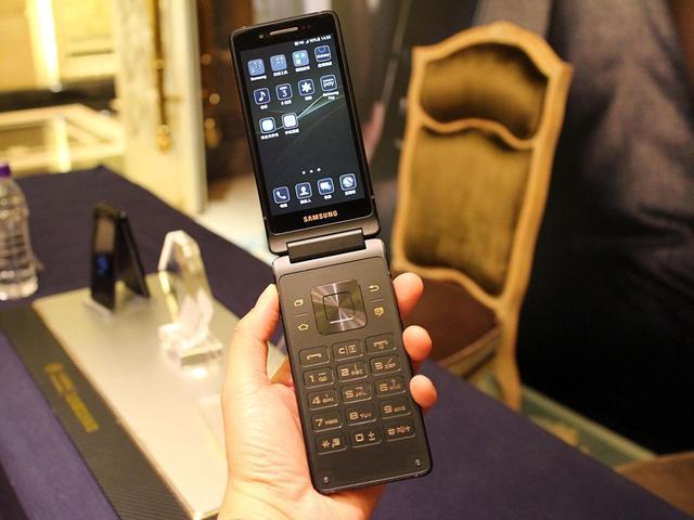 三星推新款翻盖手机替代W2018 它就是领世旗