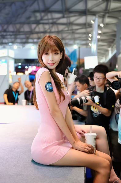 组图-她曾被认为最清纯showgirl 可现在却变样了