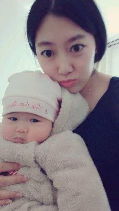 老婆顺产下八斤男宝宝,全家喜笑颜开,三天后孩