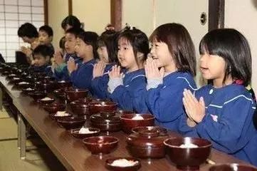 说中国人吃相难看,那日本人的吃相是什么样的