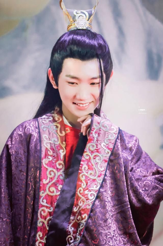 王源王牌对王牌发布会,穿古装英气十足:不会再