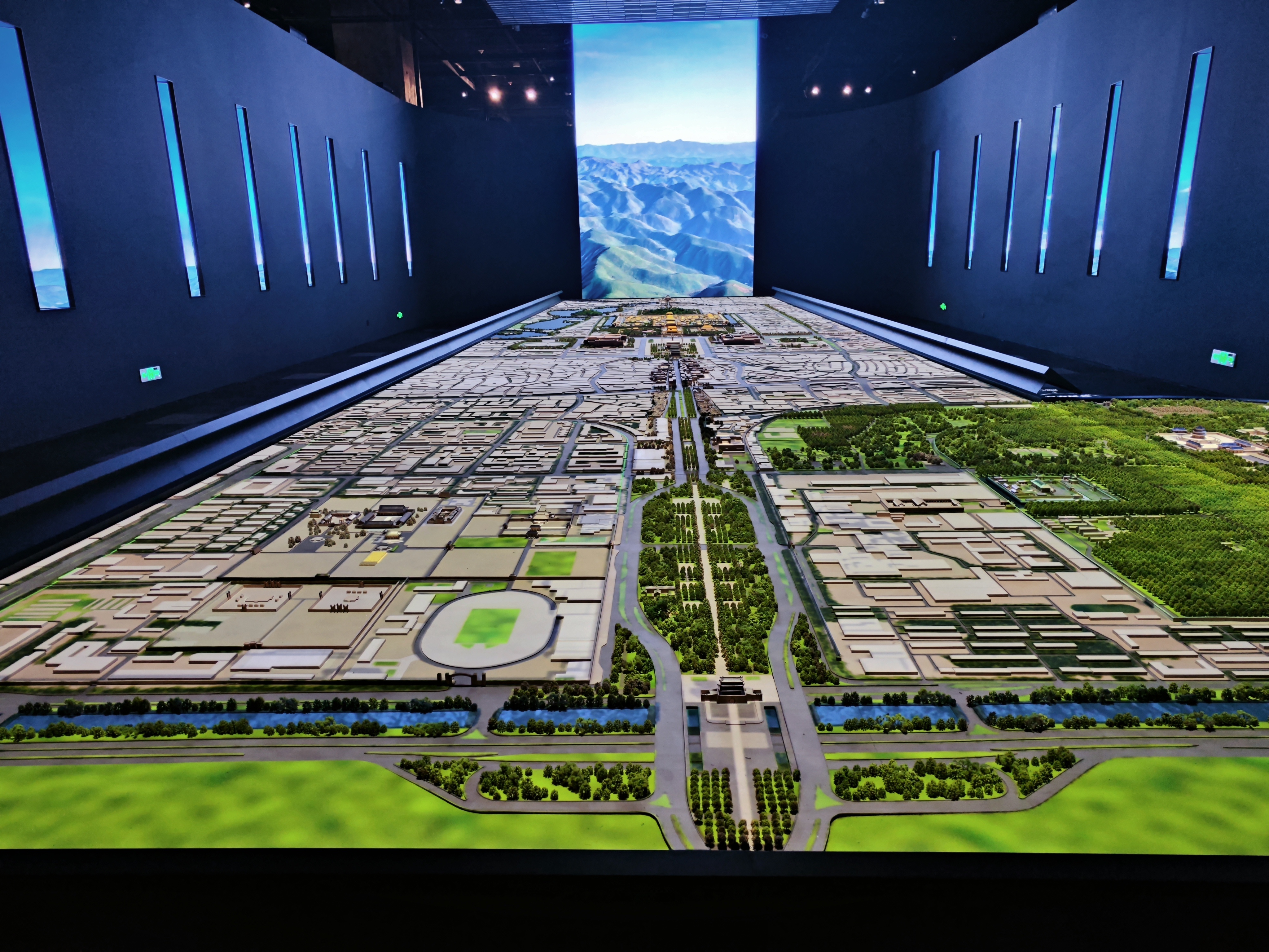 16米长巨型沙盘看北京中轴全貌