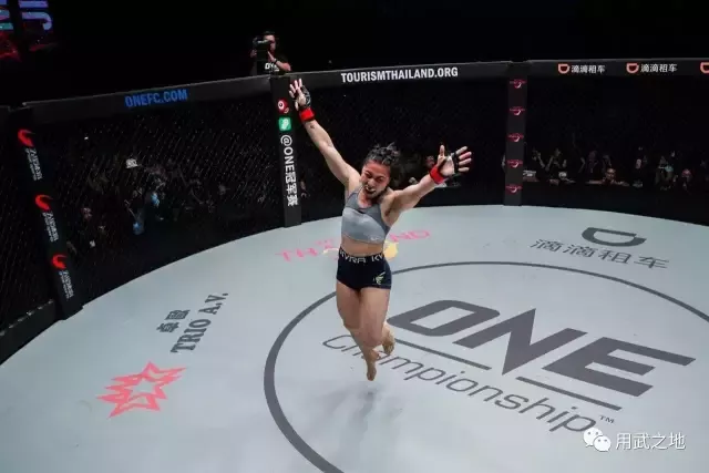 上海单亲妈妈为了儿子,30岁踏上擂台47秒干掉对手! 上海单亲妈妈为了儿子,30岁踏上擂台47秒干掉对手!