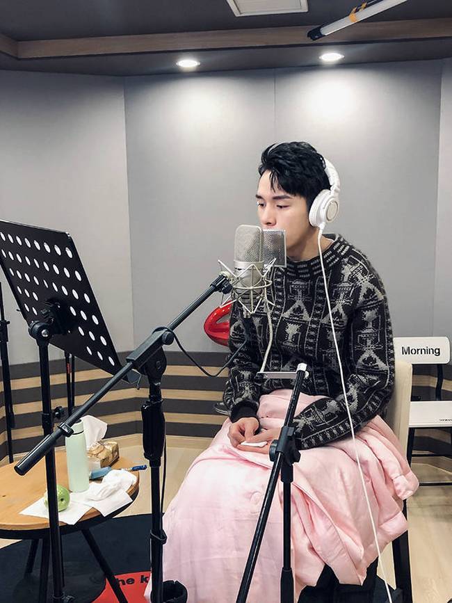 李佳琦录制视频曝光 事业粉这波操作厉害了(图3) 李佳琦录制视频曝光 事业粉这波操作厉害了(图3)