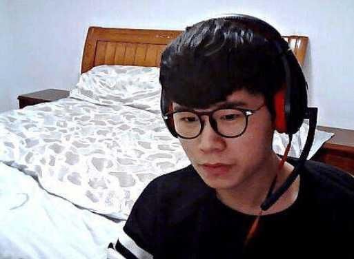 为什么那些厉害的LOL主播不去打职业?网友:还