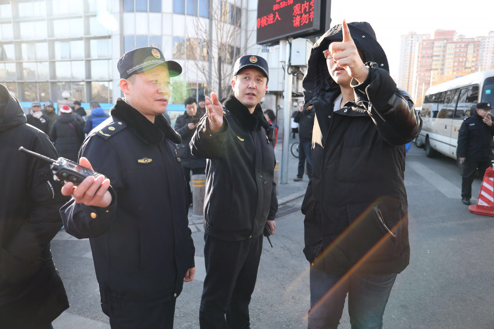 【家国网聚 网络旺年】北京庙会开门迎客 城管查处违法行为87起