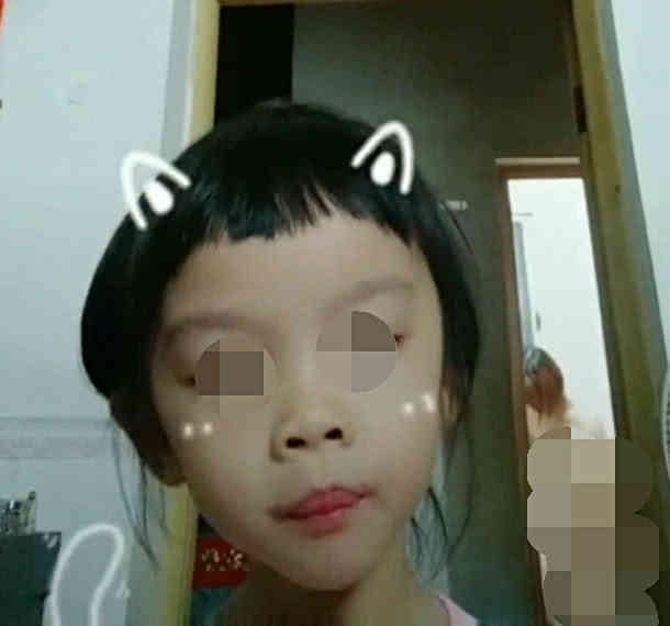 妈妈洗澡不关门,被10岁女儿录抖音发到网上,怪