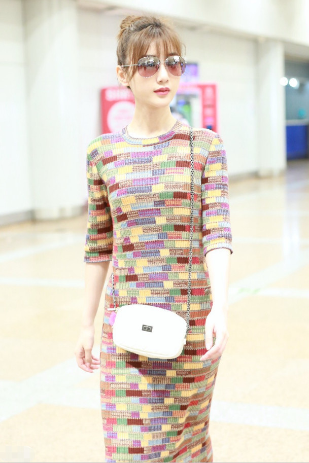 当30岁毛晓彤与44岁周迅撞衫,终于见识到什么