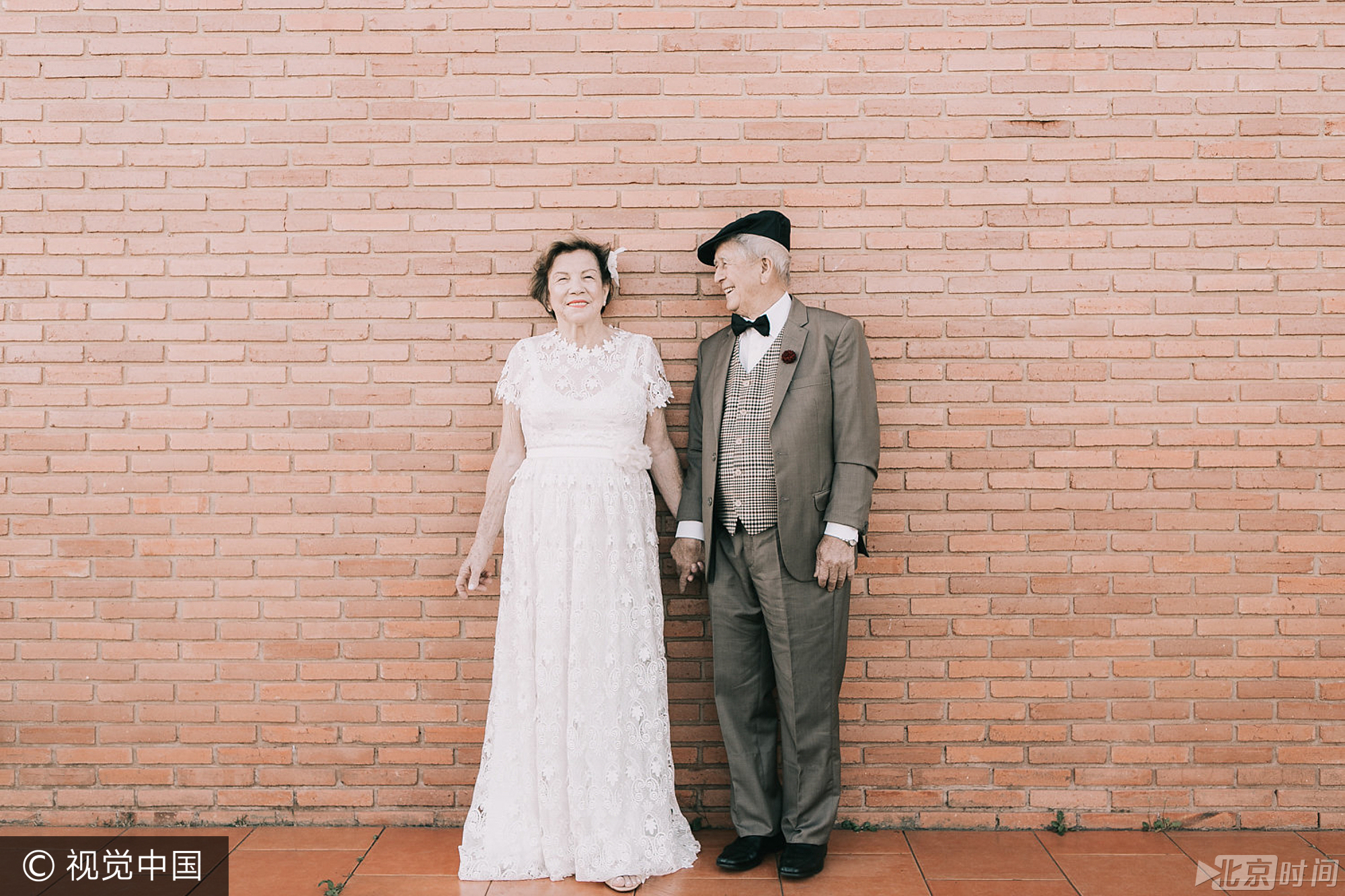 在携手走过60个年头后，两人已经有了9个孩子、16个孙子和4个曾孙，家庭生活十分美满，不过当初没有留下任何照片，成了他们心头的遗憾，因此，葡萄牙籍摄影师圣保罗（Sao Paulo）为他们重新拍摄一组婚纱照，弥补这对夫妇多年来的遗憾。