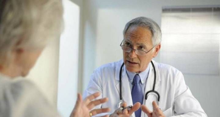 女子腋下出现硬块,一到出汗就会出现奇怪液体