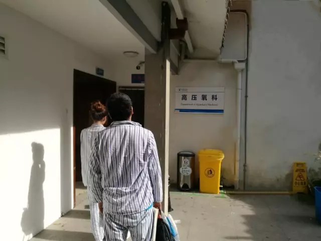 又是空调惹的祸!一家4口空调间吃海鲜 3人倒下 又是空调惹的祸!一家4口空调间吃海鲜 3人倒下