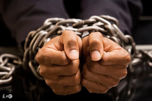 网友问:驾车撞死人,买了保险赔偿了一百万,还要