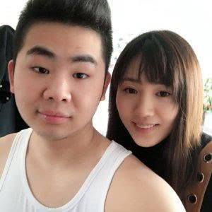 斗鱼LOL洞主撞脸发际线男孩,仔细一看照片真