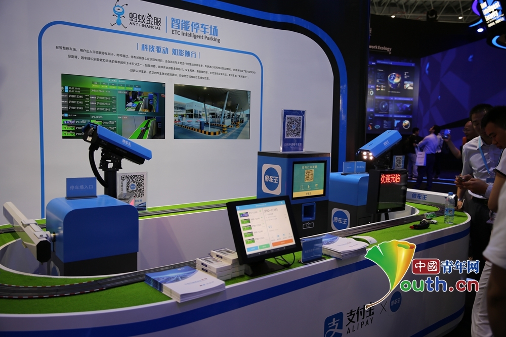 智能停车场安全+便捷:互联网+智慧停车4.0融合车牌识别、线上支付、电子对账等功能为一体的停车方式,提高停车效率,实现停车场无人化模式,同时能识别出套牌车辆并报警。