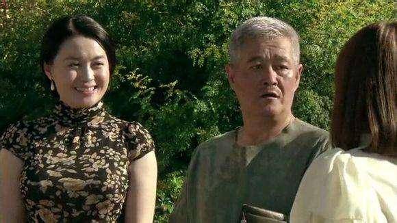 关婷娜长发披肩显清纯 完全没有《乡村爱情》杨晓燕的影子 关婷娜长发披肩显清纯 完全没有《乡村爱情》杨晓燕的影子