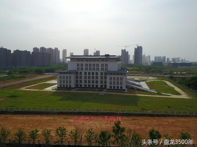 武汉盘龙城卓尔青年汇公园一角航拍