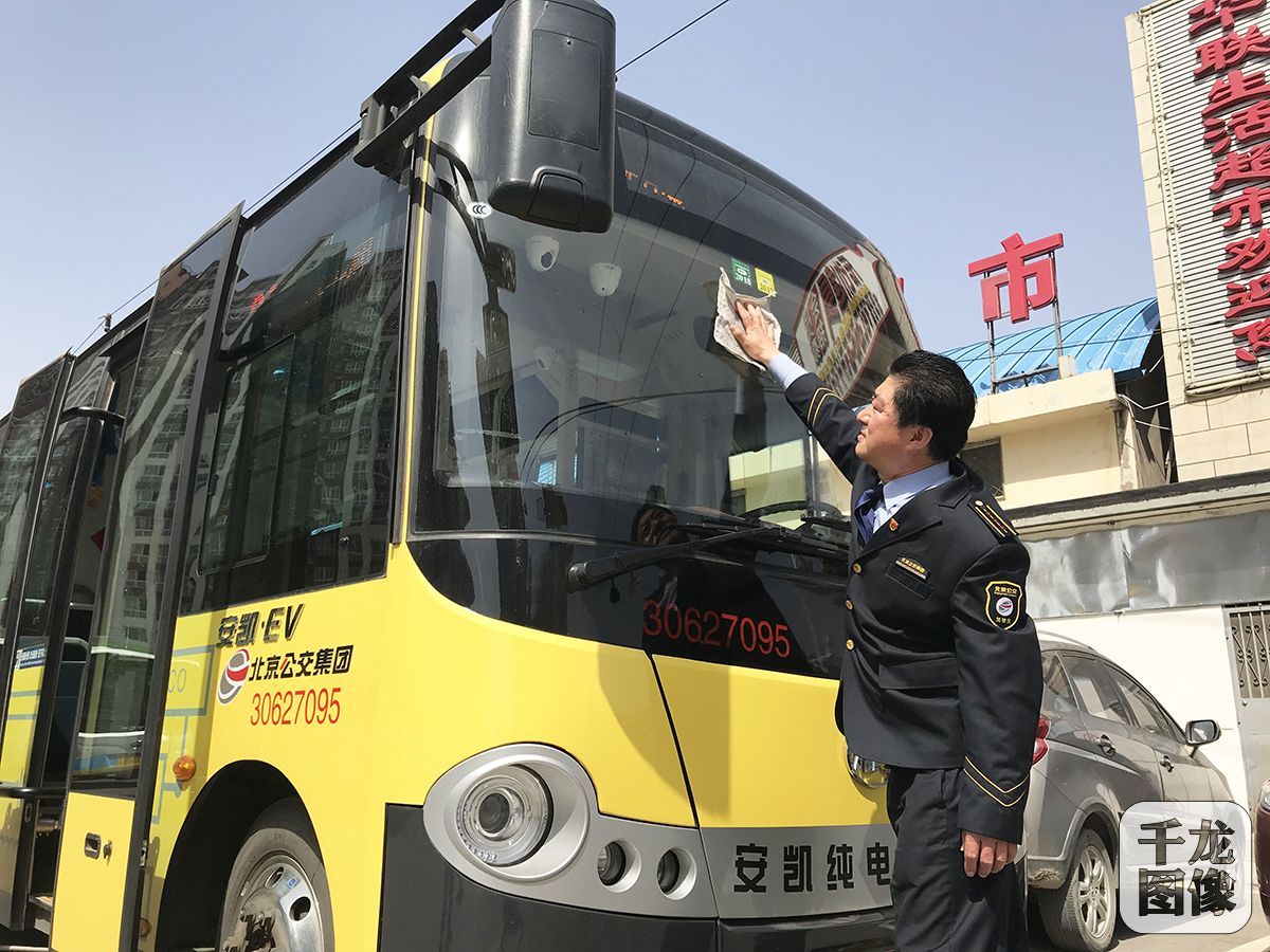 得空吗您|公交司机刘宝中:我开313路公交"一人一车一线"-北京时间