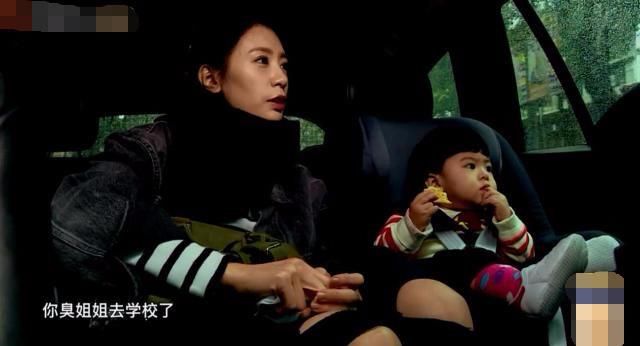 半的咘咘上学了,一个学期3万块,每天三餐不重复